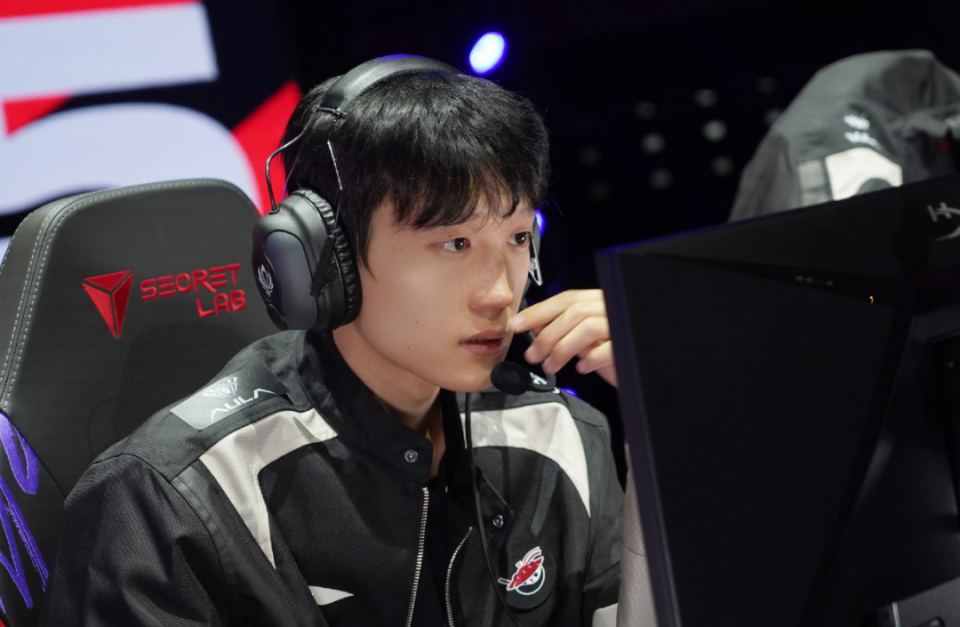 FLY血洗KT,Tarzan完成史诗逆转宿敌对决2025世界赛,锁定晋级资格 FLY血洗KT,Tarzan完成史诗逆转宿敌对决2025世界赛,锁定晋级资格